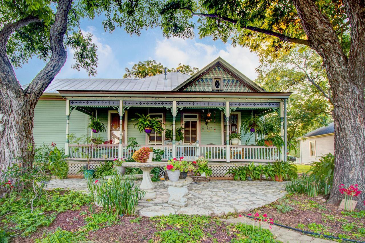 Aunt Violets Bed And Breakfast Fredericksburg Room photo