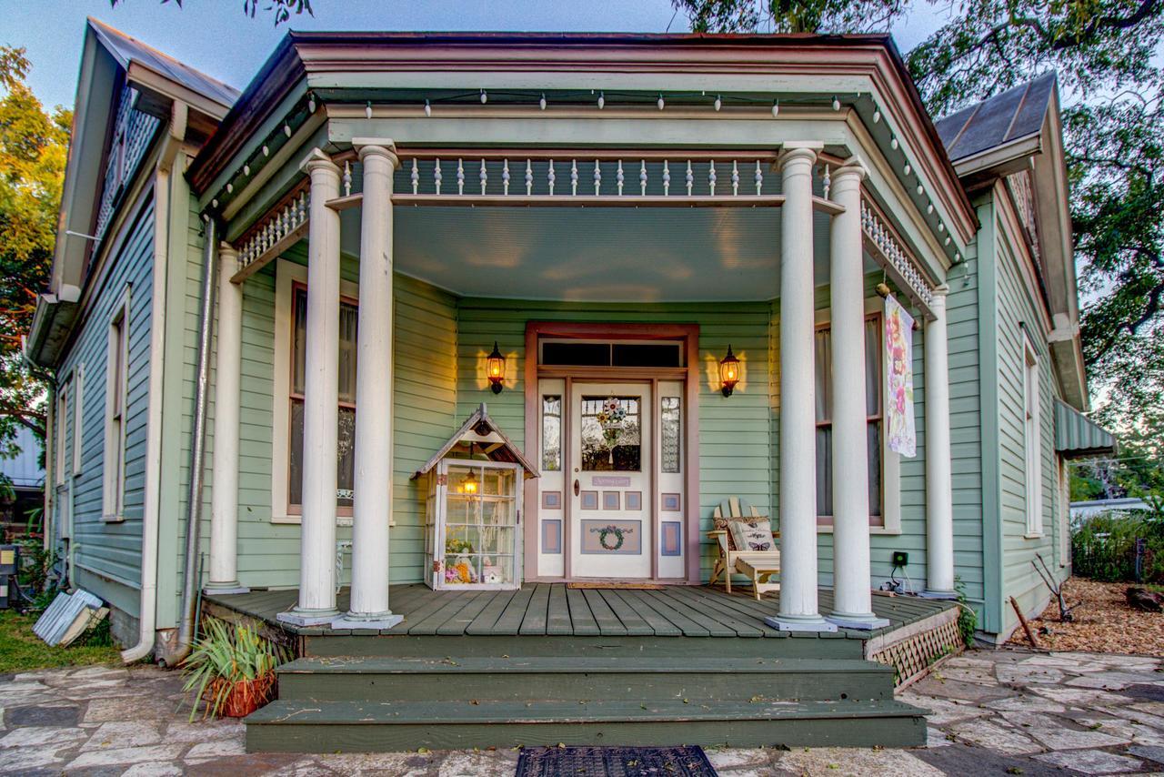 Aunt Violets Bed And Breakfast Fredericksburg Room photo